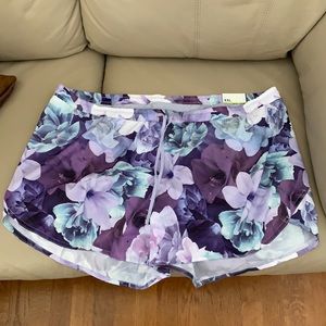 Brand NWT - Old Navy Dolphin-Hem Run Shorts